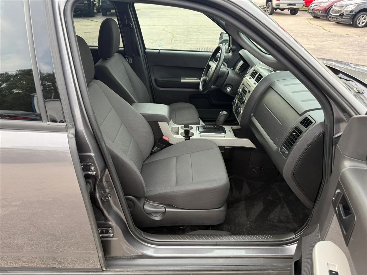 Ford Escape XLT FWD 2010