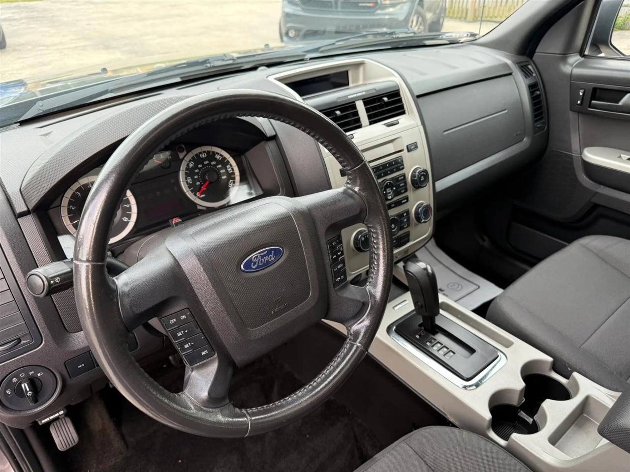 Ford Escape XLT FWD 2010