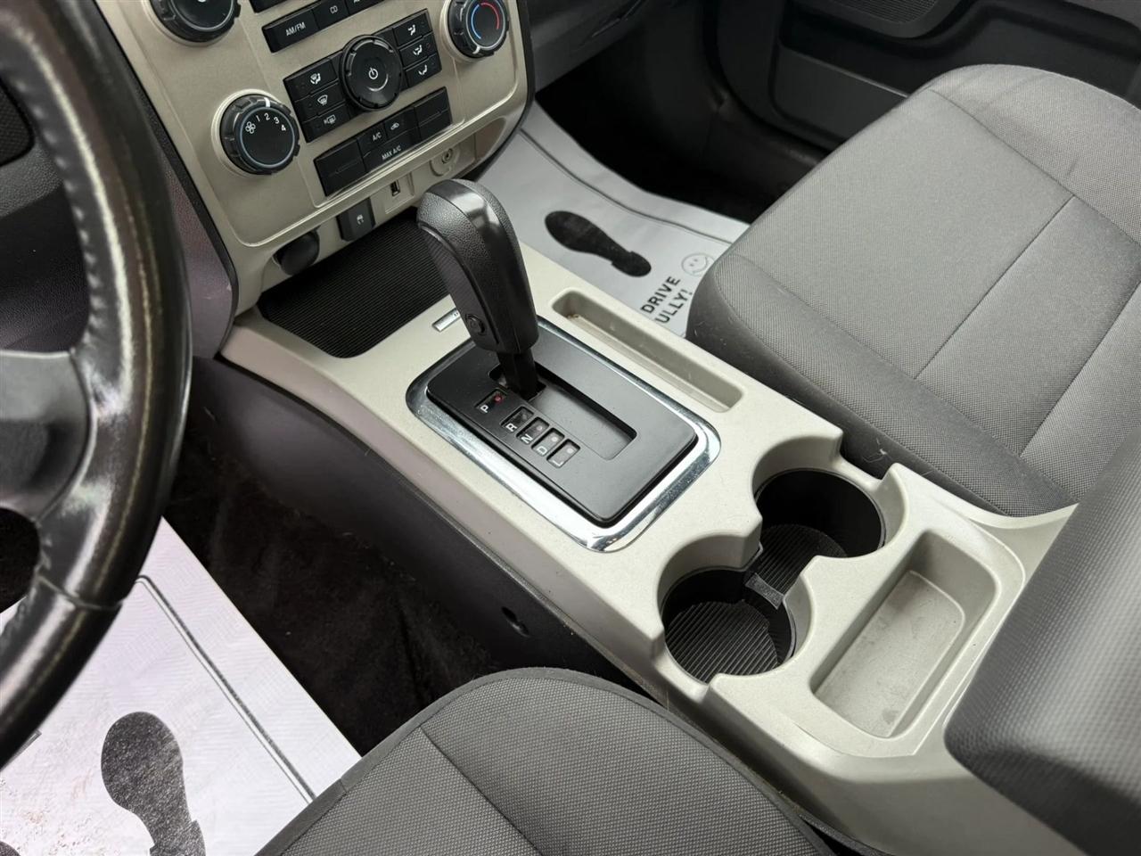 Ford Escape XLT FWD 2010