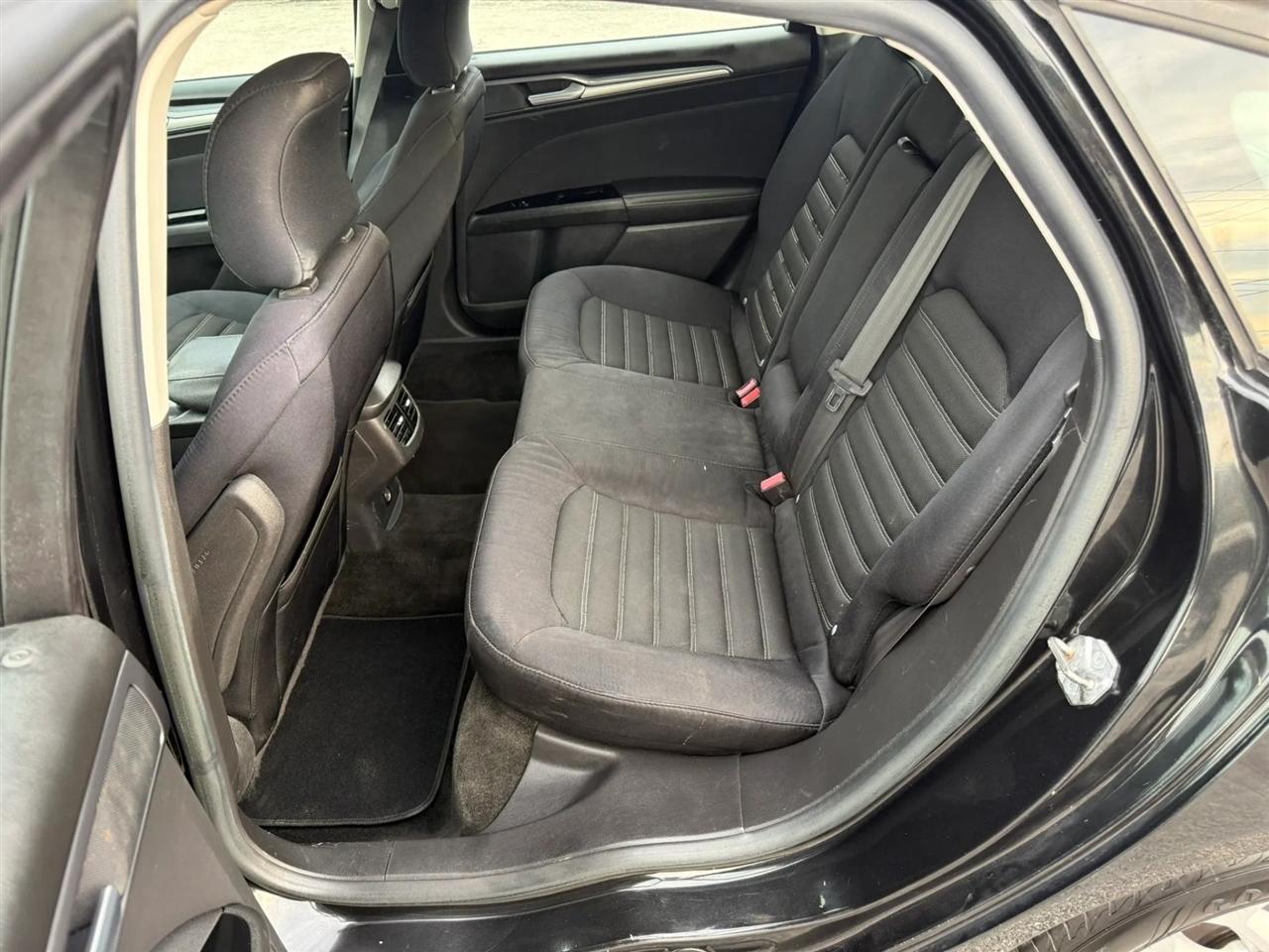 Ford Fusion SE 2015