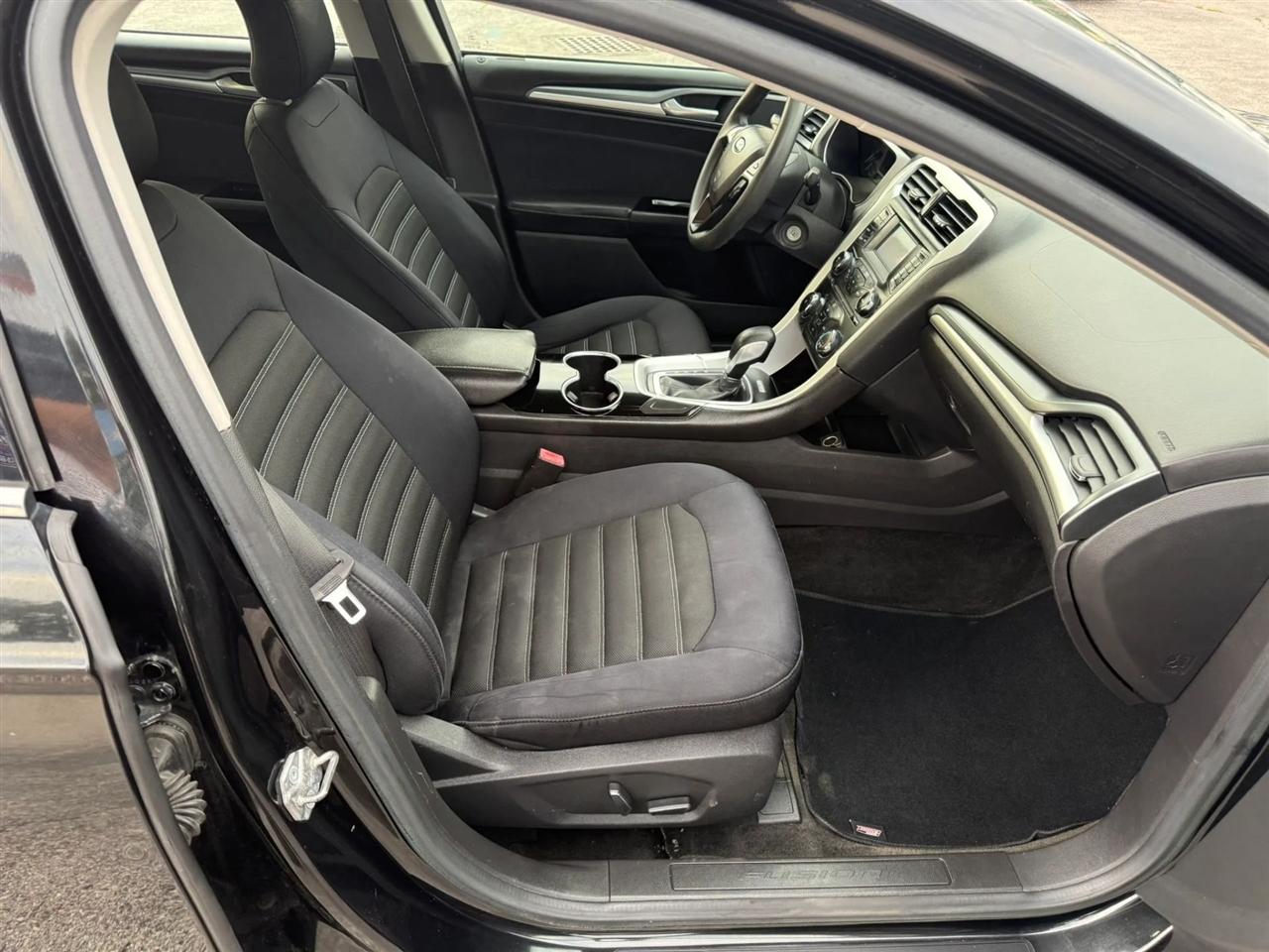 Ford Fusion SE 2015