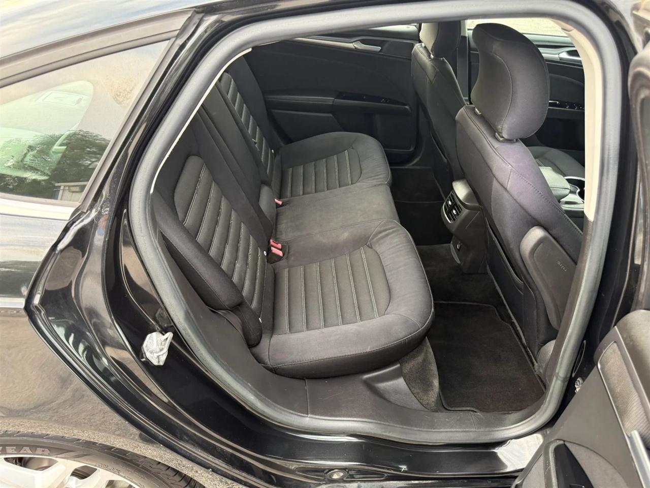 Ford Fusion SE 2015
