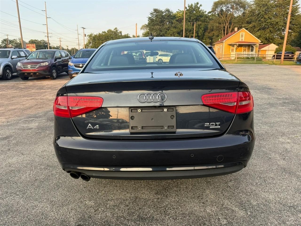 Audi A4 2.0T Sedan quattro Tiptronic 2013