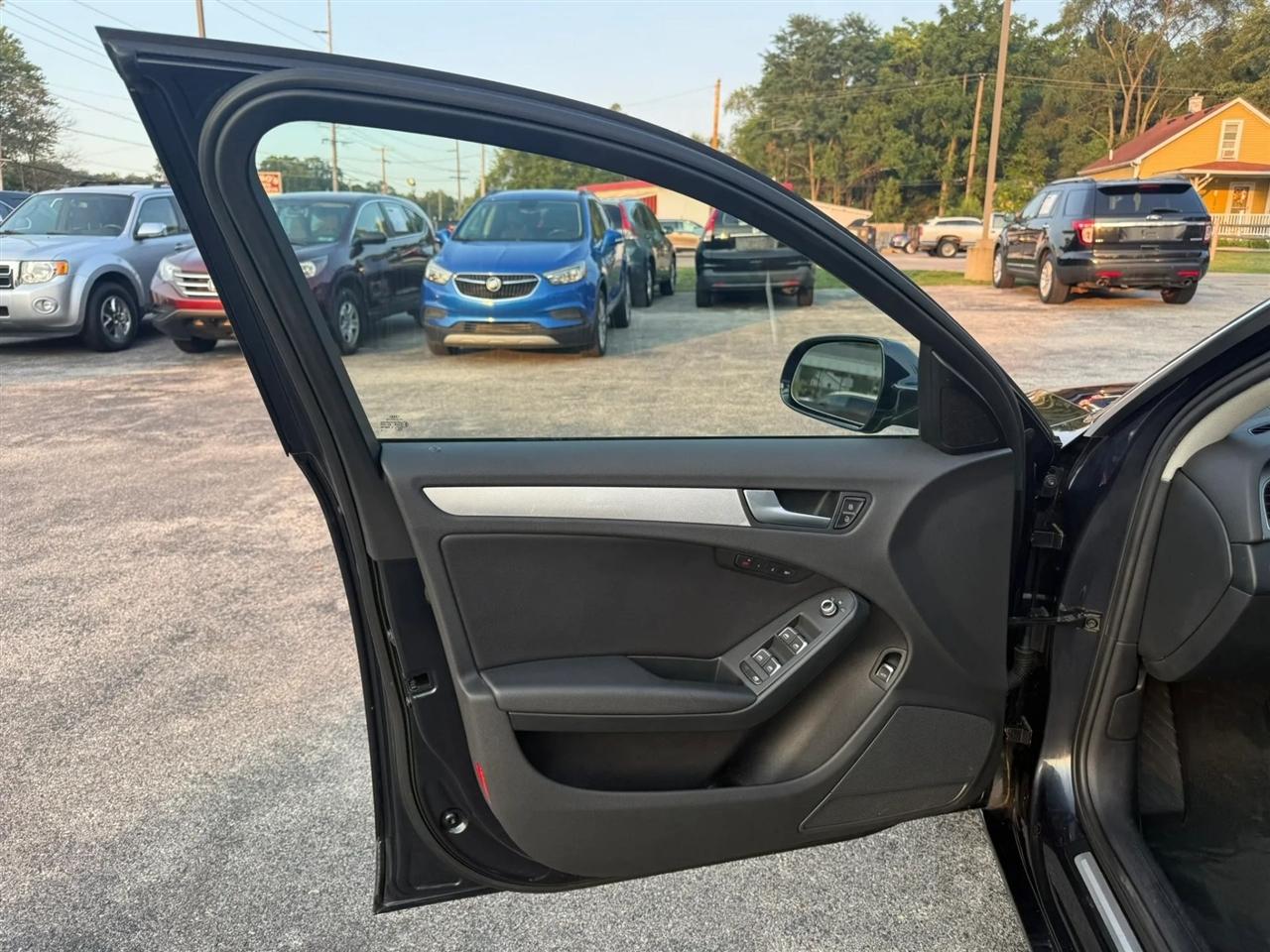 Audi A4 2.0T Sedan quattro Tiptronic 2013