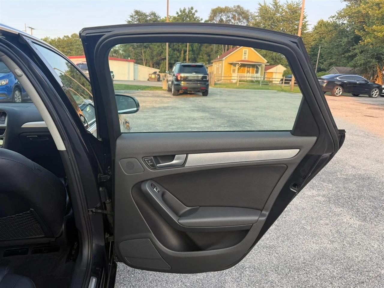 Audi A4 2.0T Sedan quattro Tiptronic 2013