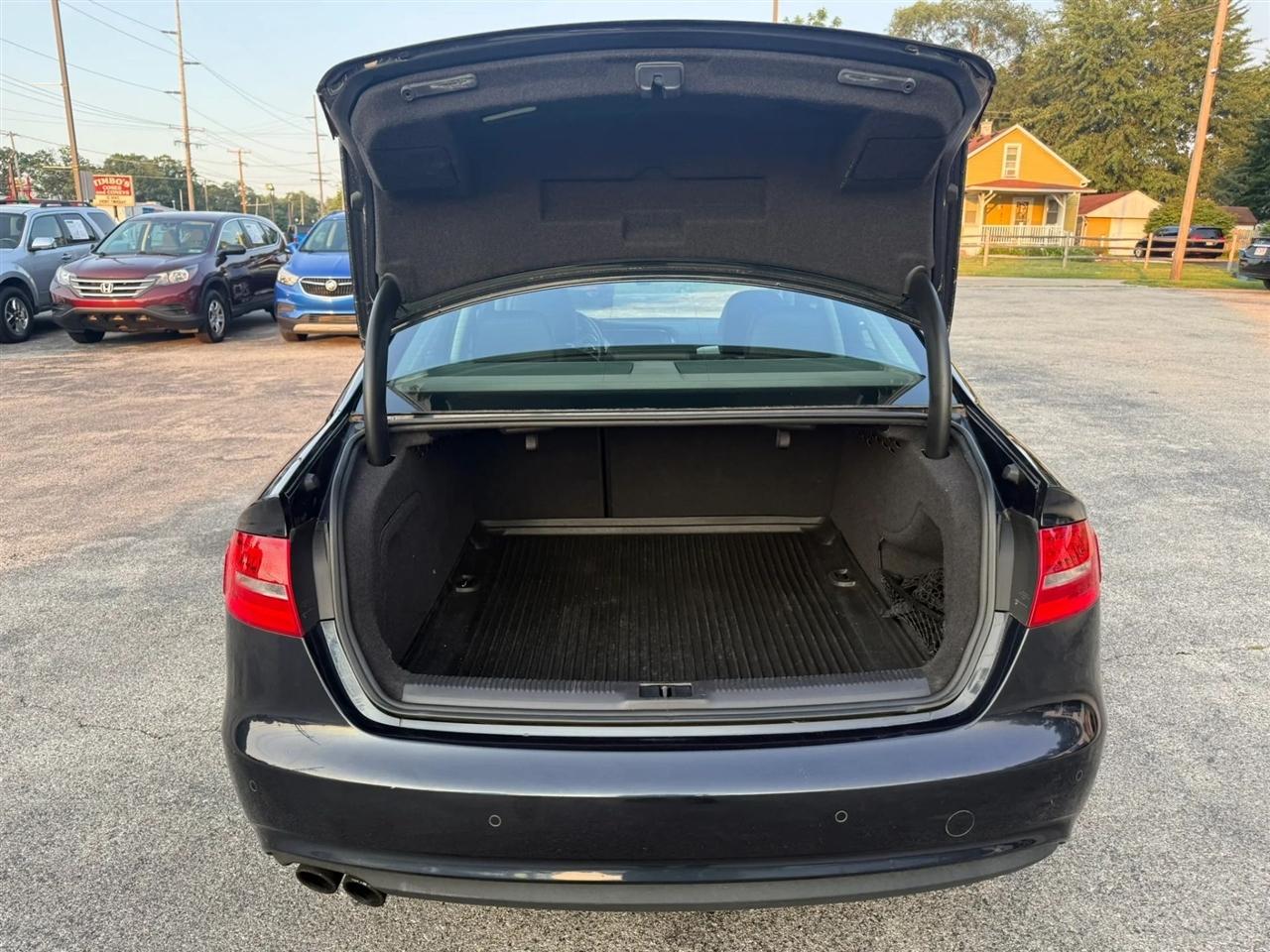 Audi A4 2.0T Sedan quattro Tiptronic 2013