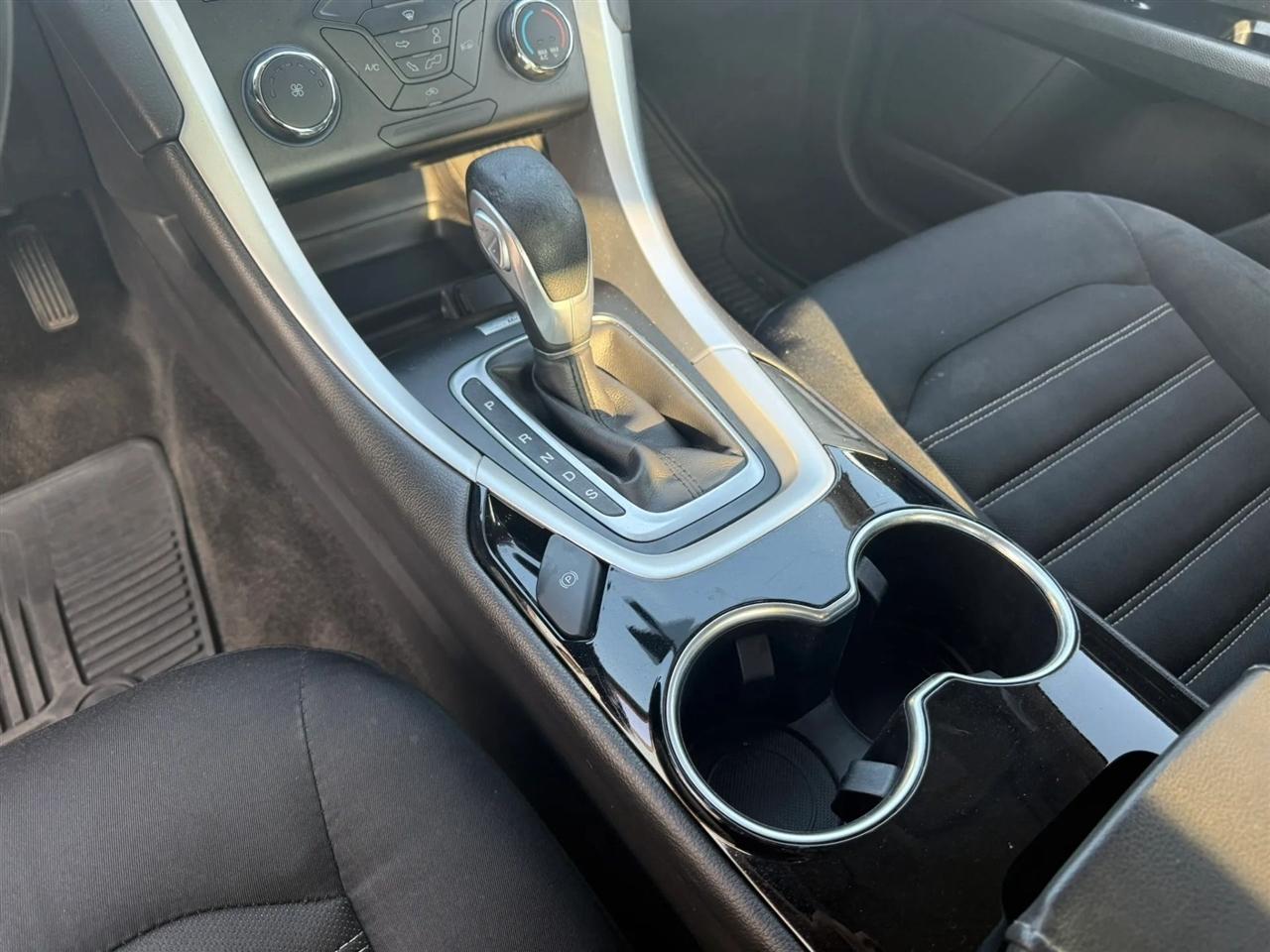 Ford Fusion SE 2015