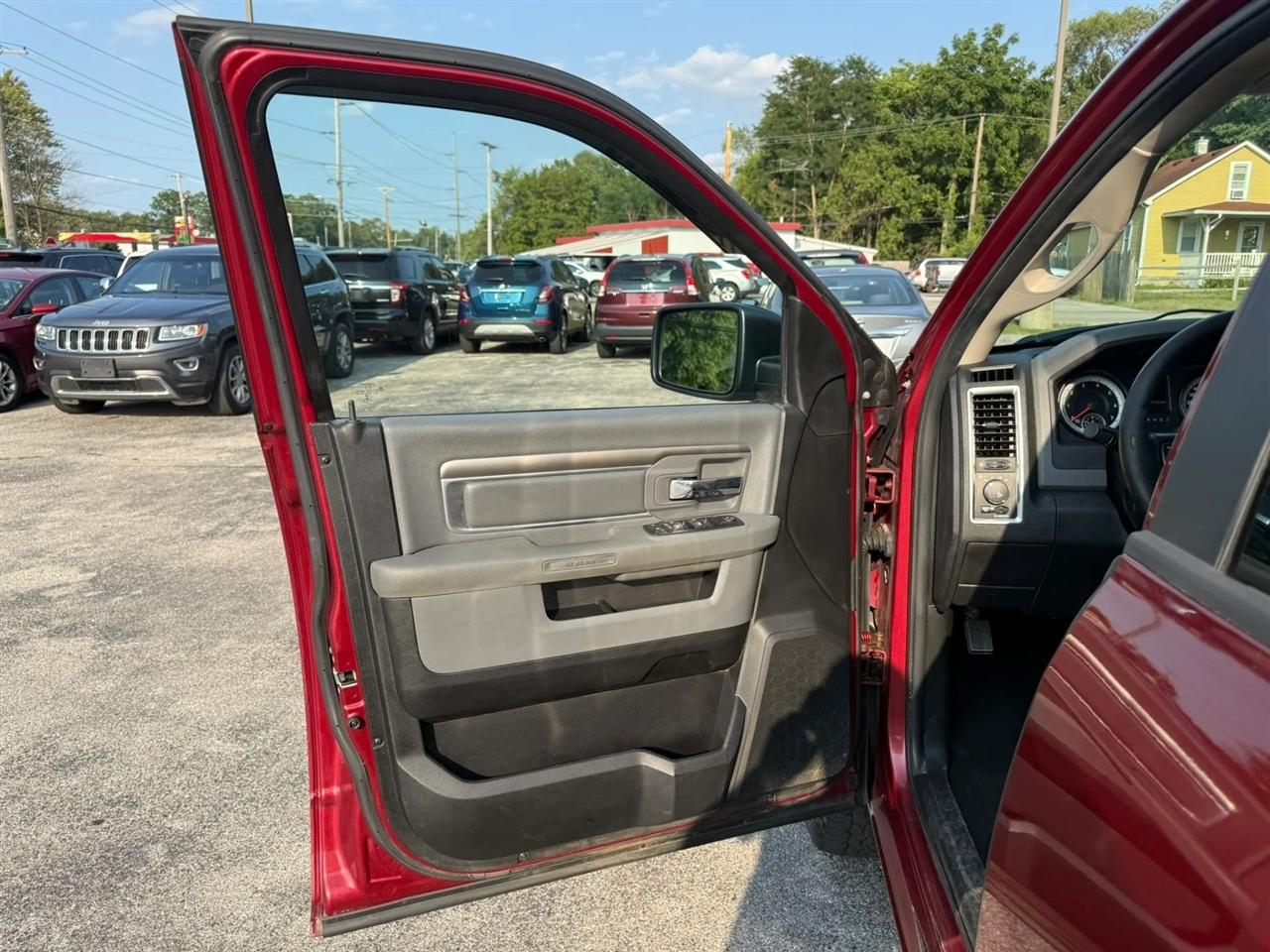 RAM 1500 SLT Crew Cab SWB 4WD 2014