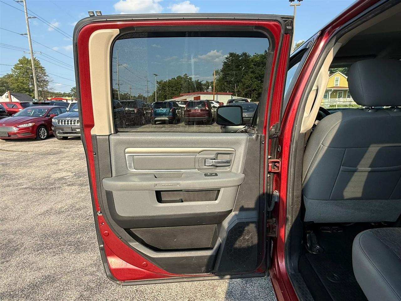 RAM 1500 SLT Crew Cab SWB 4WD 2014