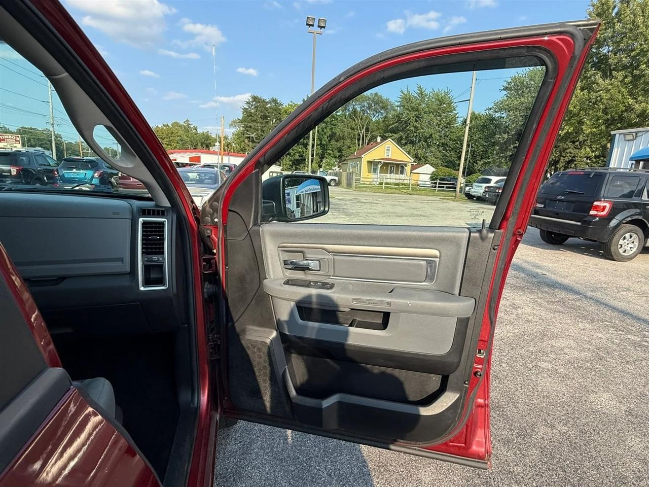 RAM 1500 SLT Crew Cab SWB 4WD 2014