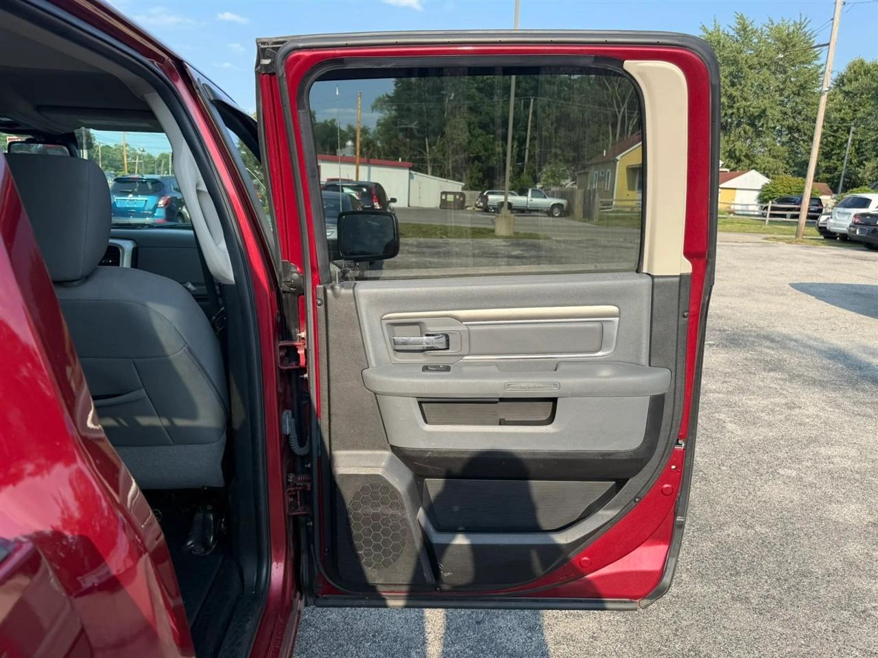 RAM 1500 SLT Crew Cab SWB 4WD 2014