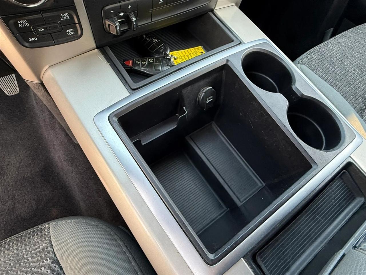 RAM 1500 SLT Crew Cab SWB 4WD 2014