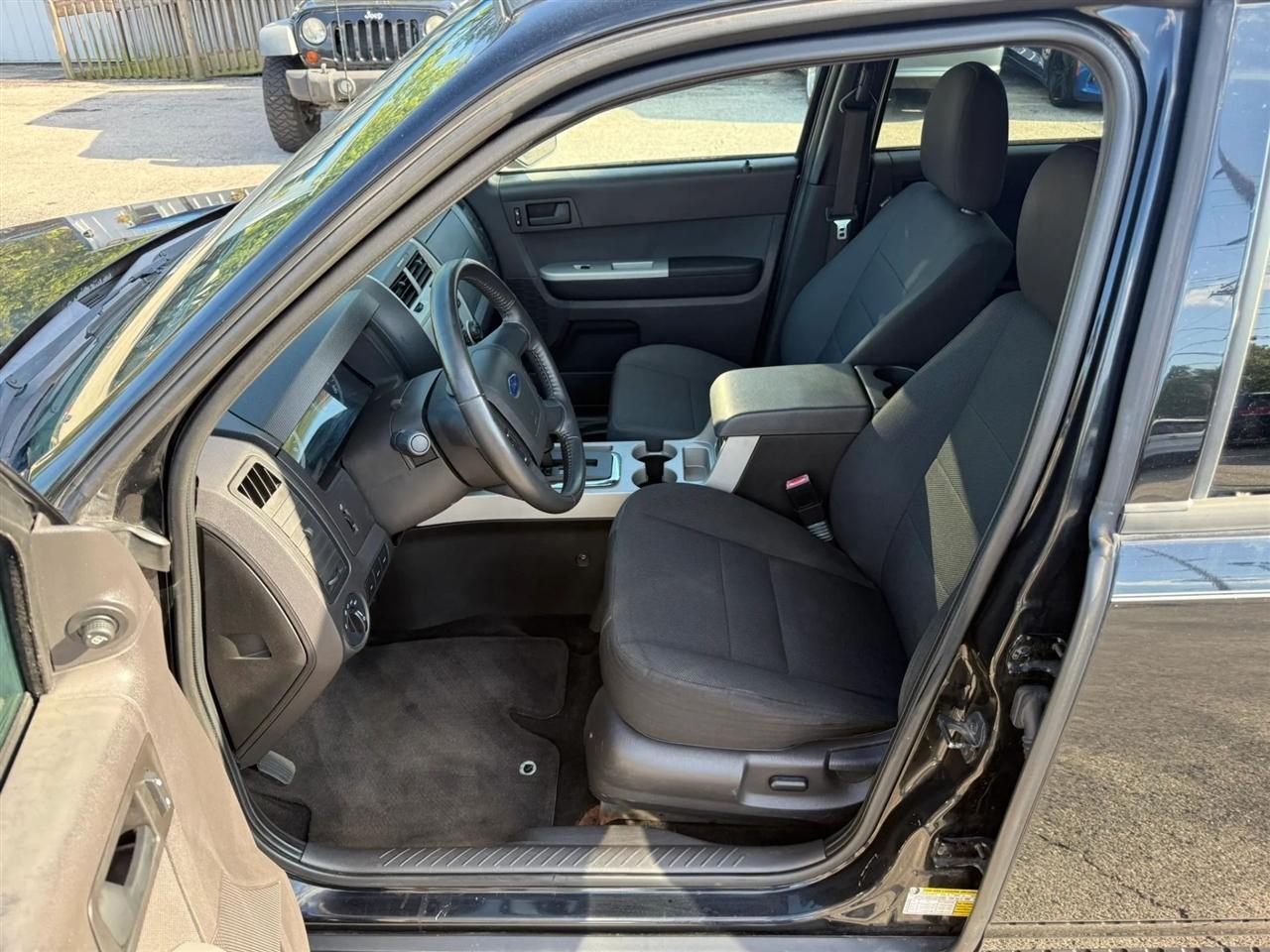 Ford Escape XLT FWD 2010