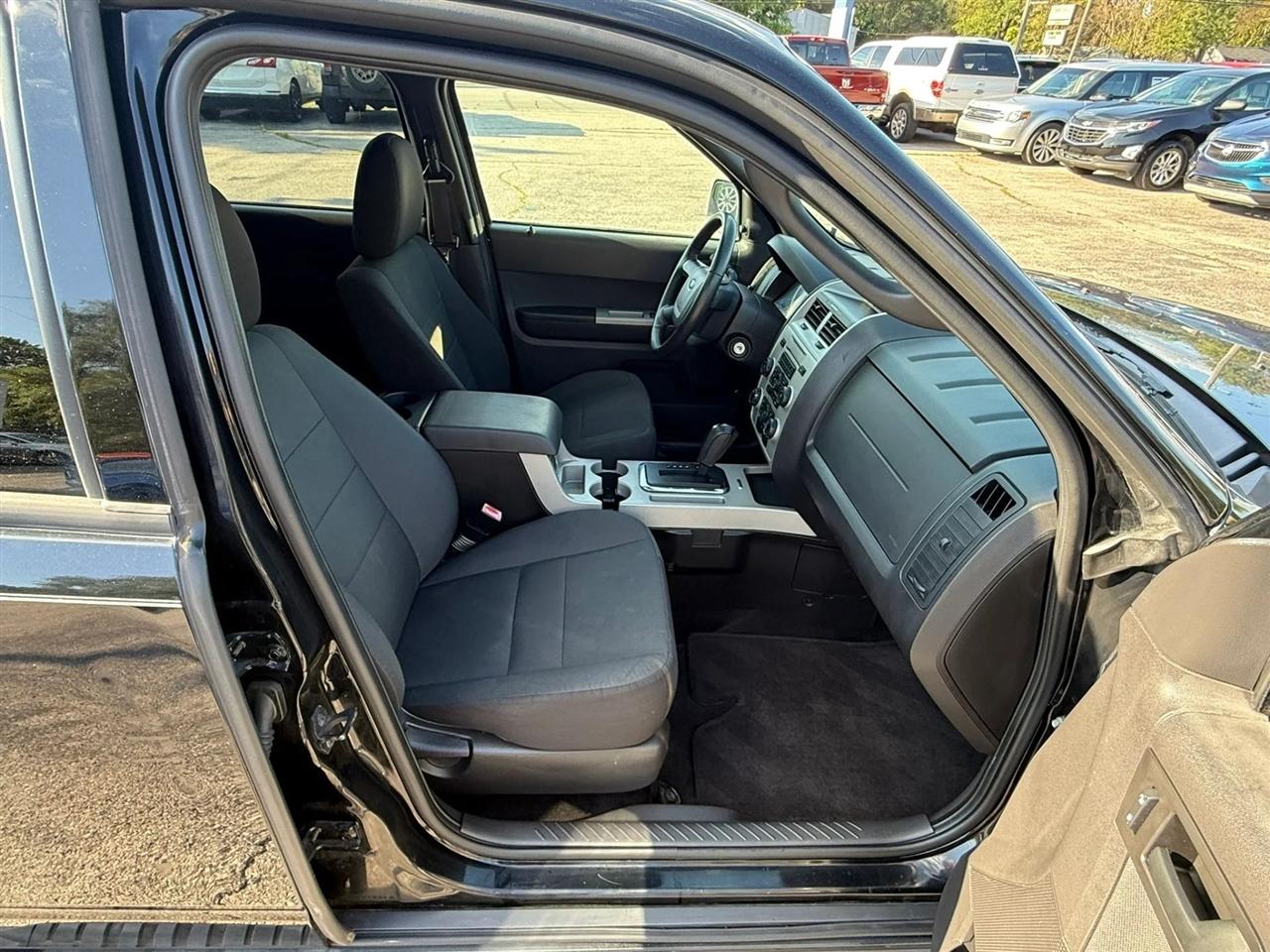 Ford Escape XLT FWD 2010
