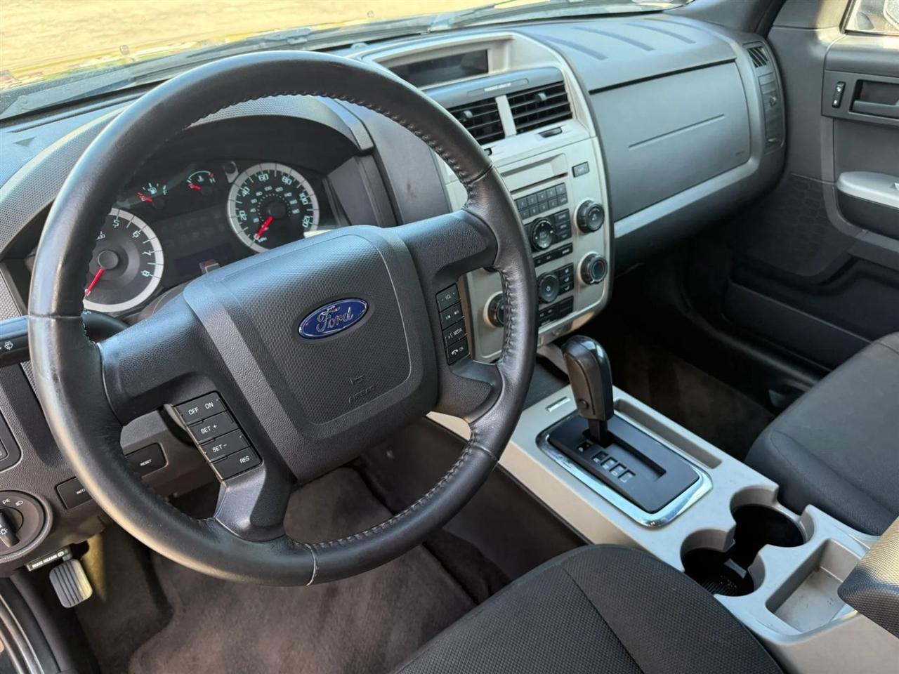 Ford Escape XLT FWD 2010