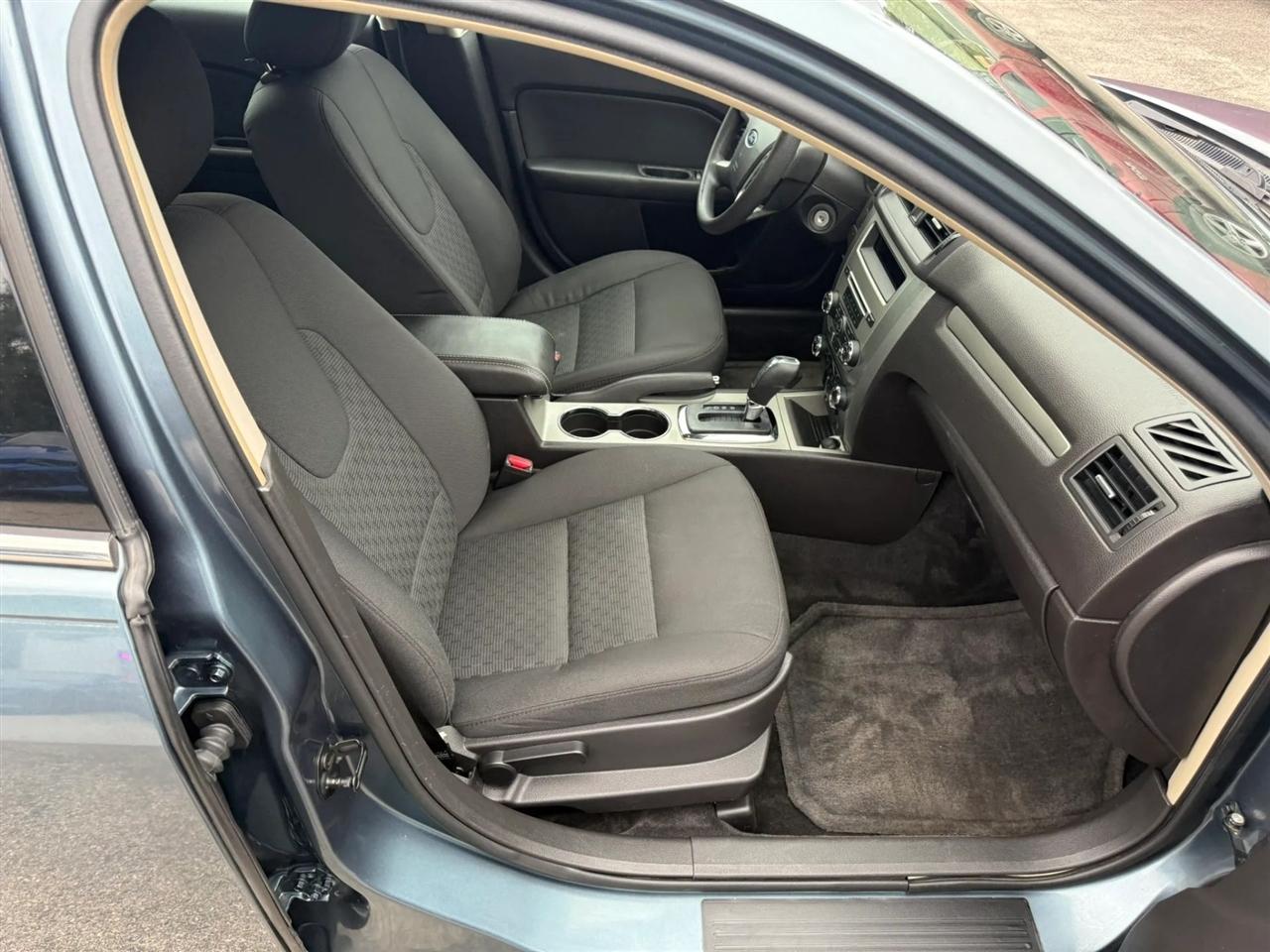 Ford Fusion I4 SE 2011