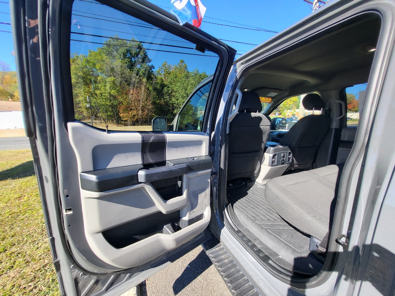 Ford F-150 XLT SuperCrew 5.5-ft. Bed 4WD 2018 Ford F-150 XLT SuperCrew 5.5-ft. Bed 4WD 2018