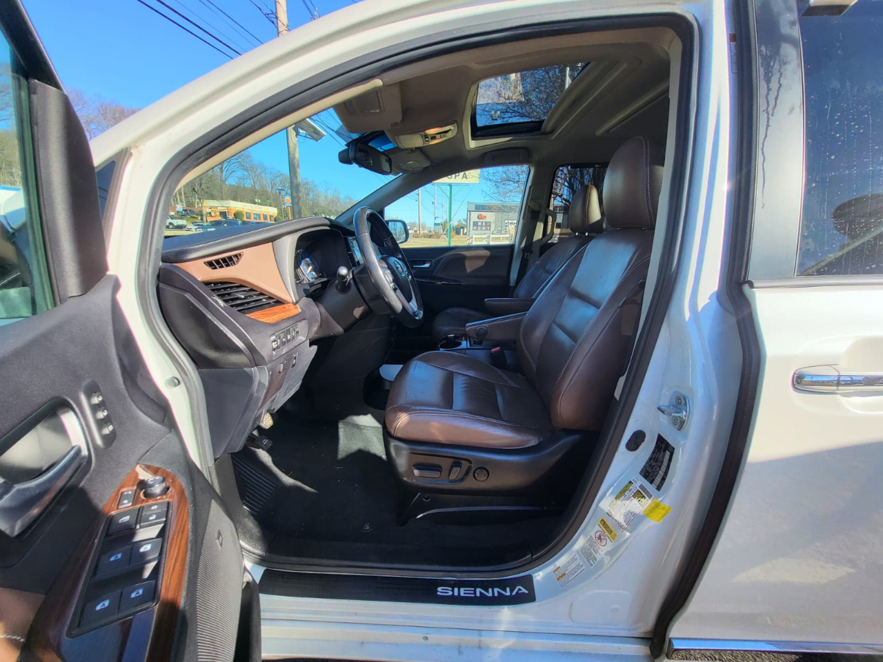 Toyota Sienna Limited Premium 7-Passenger 2017