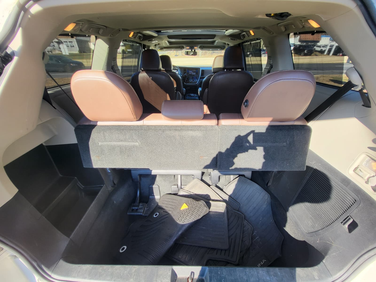 Toyota Sienna Limited Premium 7-Passenger 2017