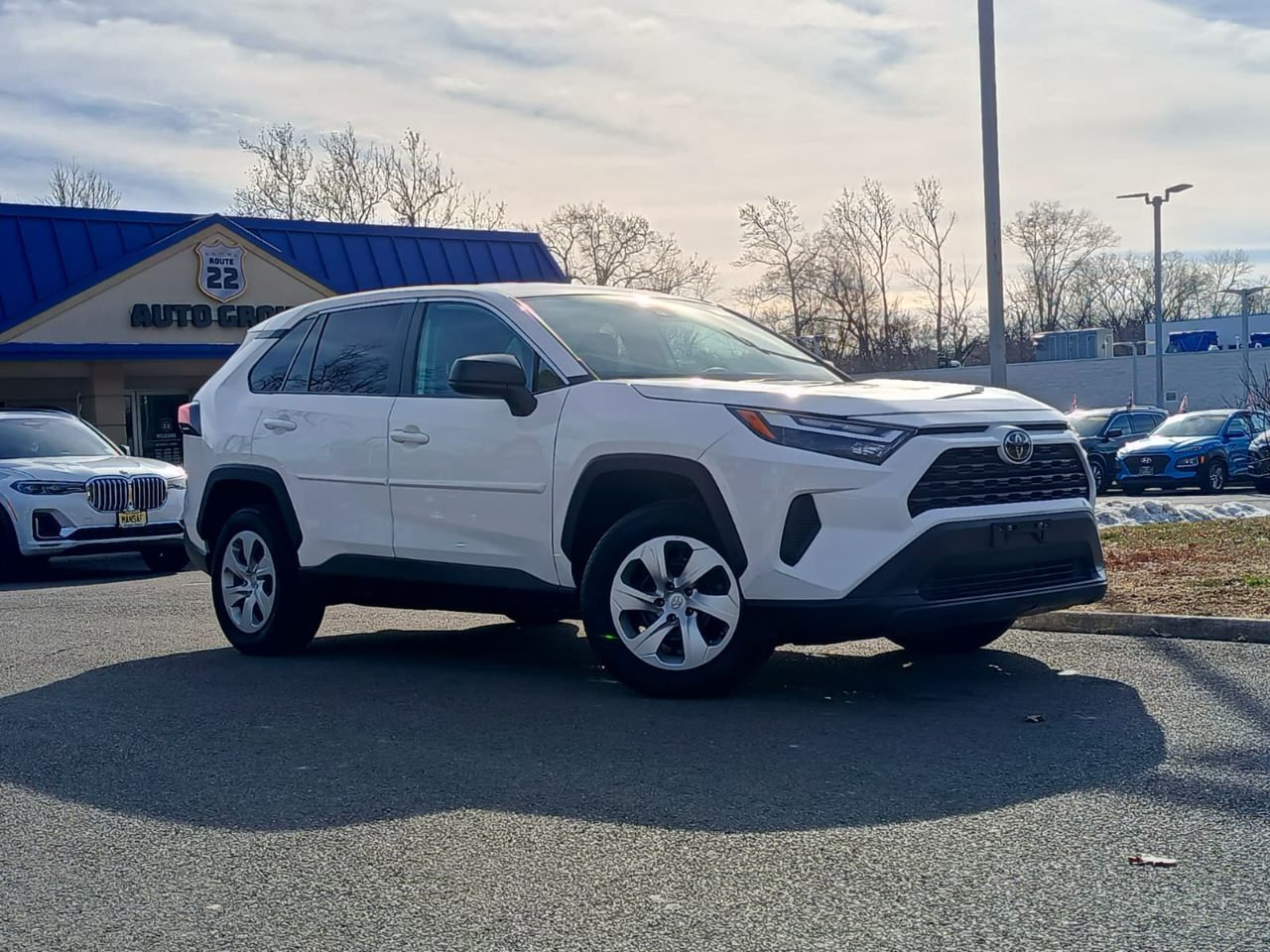 2023 Toyota RAV4 LE's photo