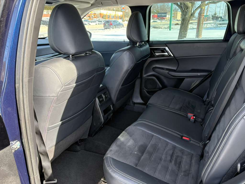 Mitsubishi Outlander SE 2WD 2022