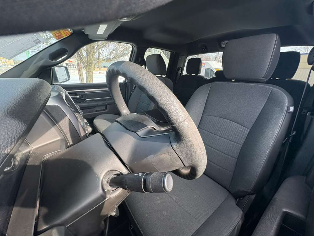 RAM 1500 SLT Quad Cab 4WD 2023