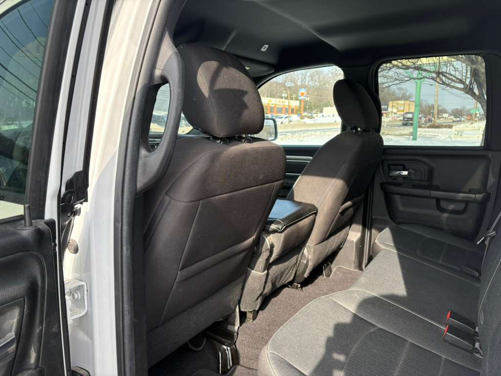 RAM 1500 SLT Quad Cab 4WD 2023