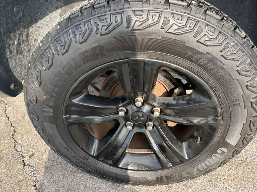 RAM 1500 SLT Quad Cab 4WD 2023