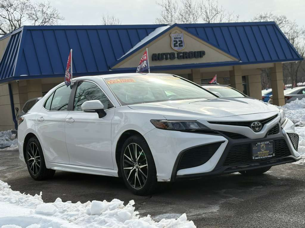 Toyota Camry SE 2022