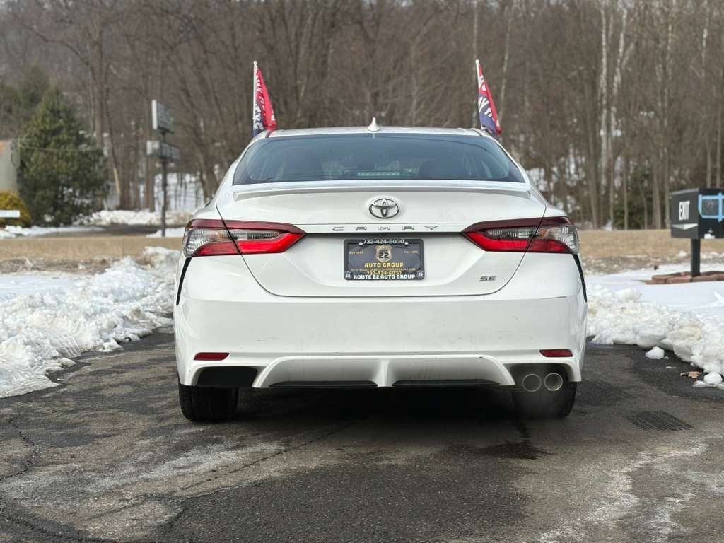 Toyota Camry SE 2022
