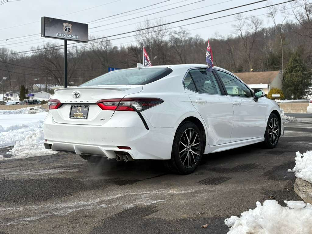 Toyota Camry SE 2022