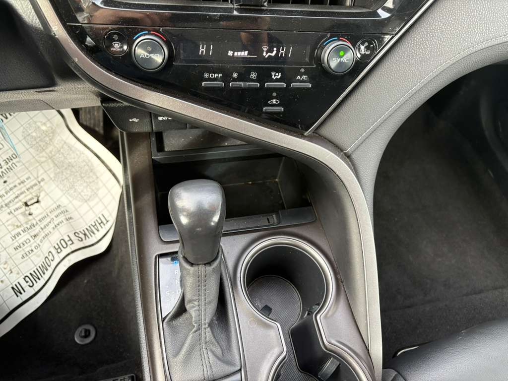 Toyota Camry SE 2022