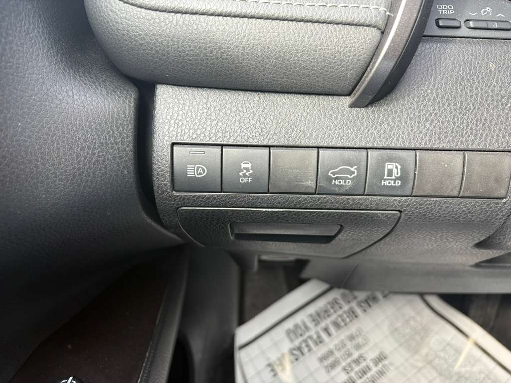 Toyota Camry SE 2022