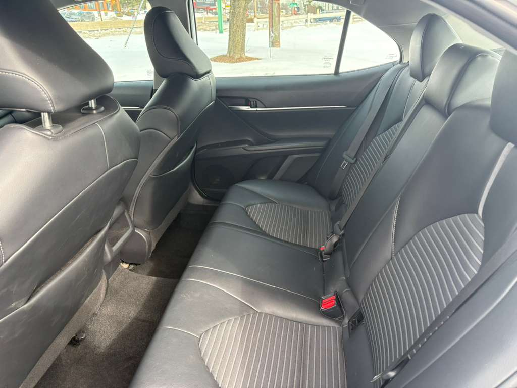 Toyota Camry SE 2022