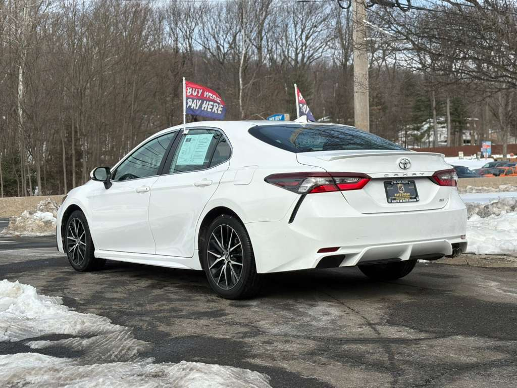 Toyota Camry SE 2022