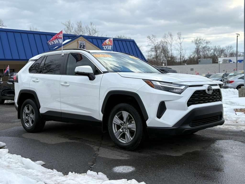 Toyota RAV4 XLE 2024