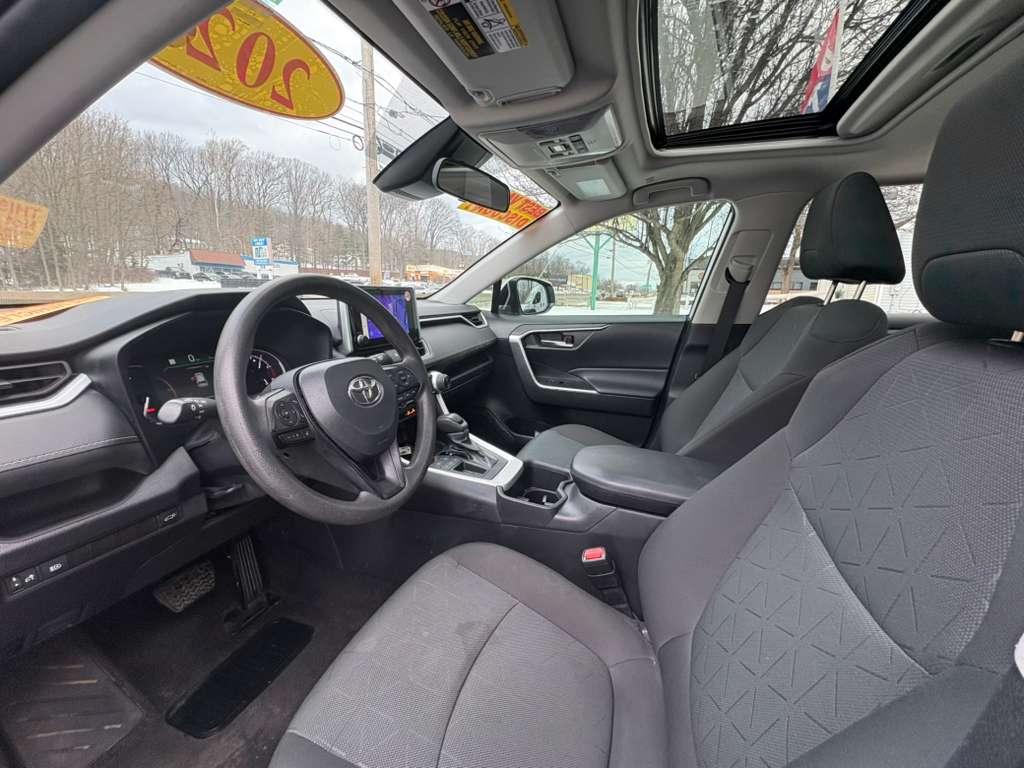 Toyota RAV4 XLE 2024