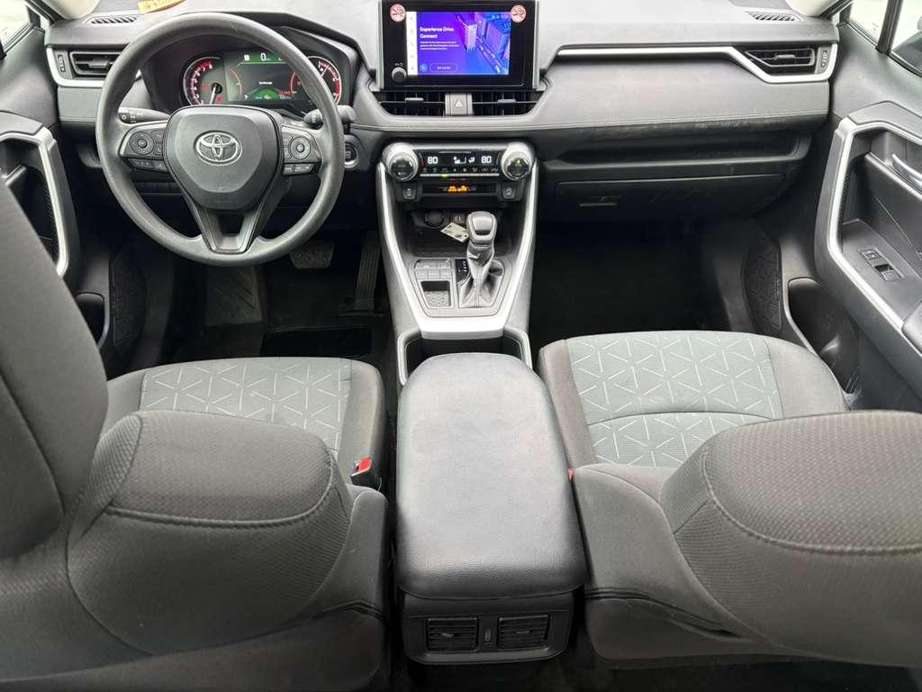 Toyota RAV4 XLE 2024
