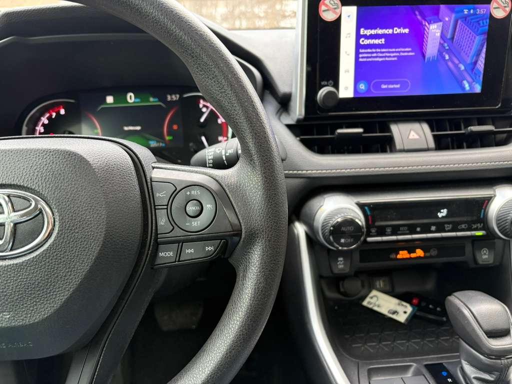 Toyota RAV4 XLE 2024