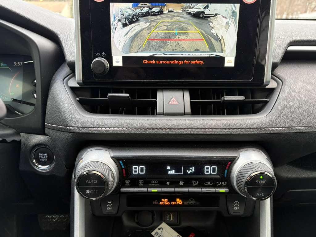 Toyota RAV4 XLE 2024