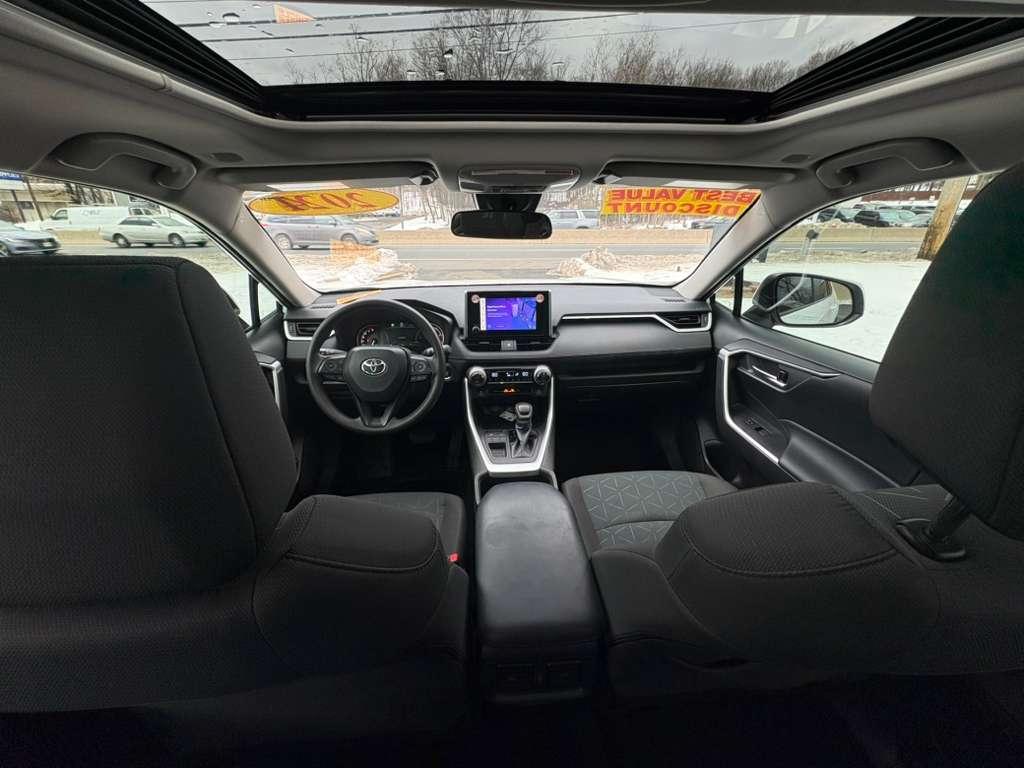 Toyota RAV4 XLE 2024