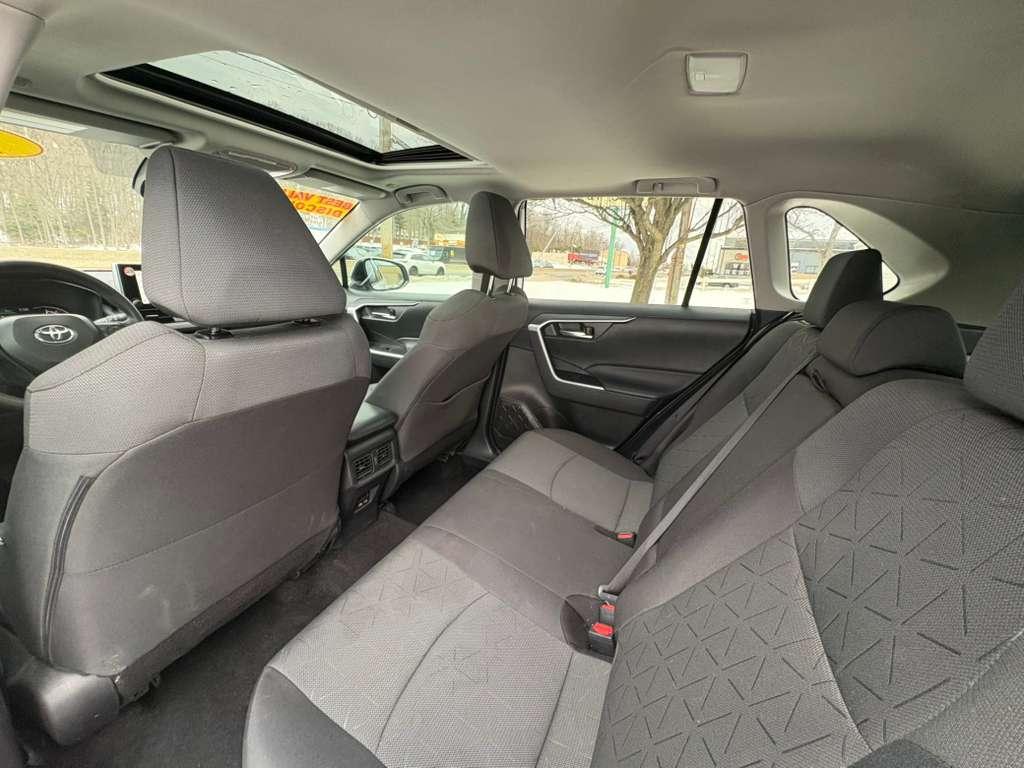 Toyota RAV4 XLE 2024