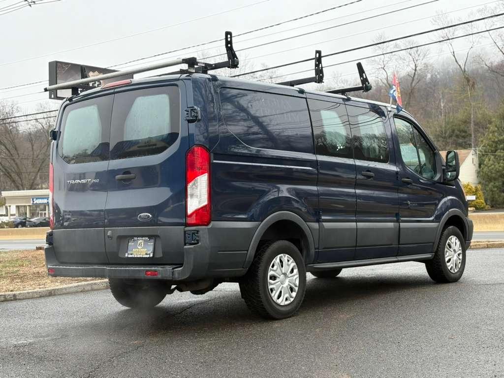 Ford Transit 250 Van Low Roof 60/40 Pass.130-in. WB 2017