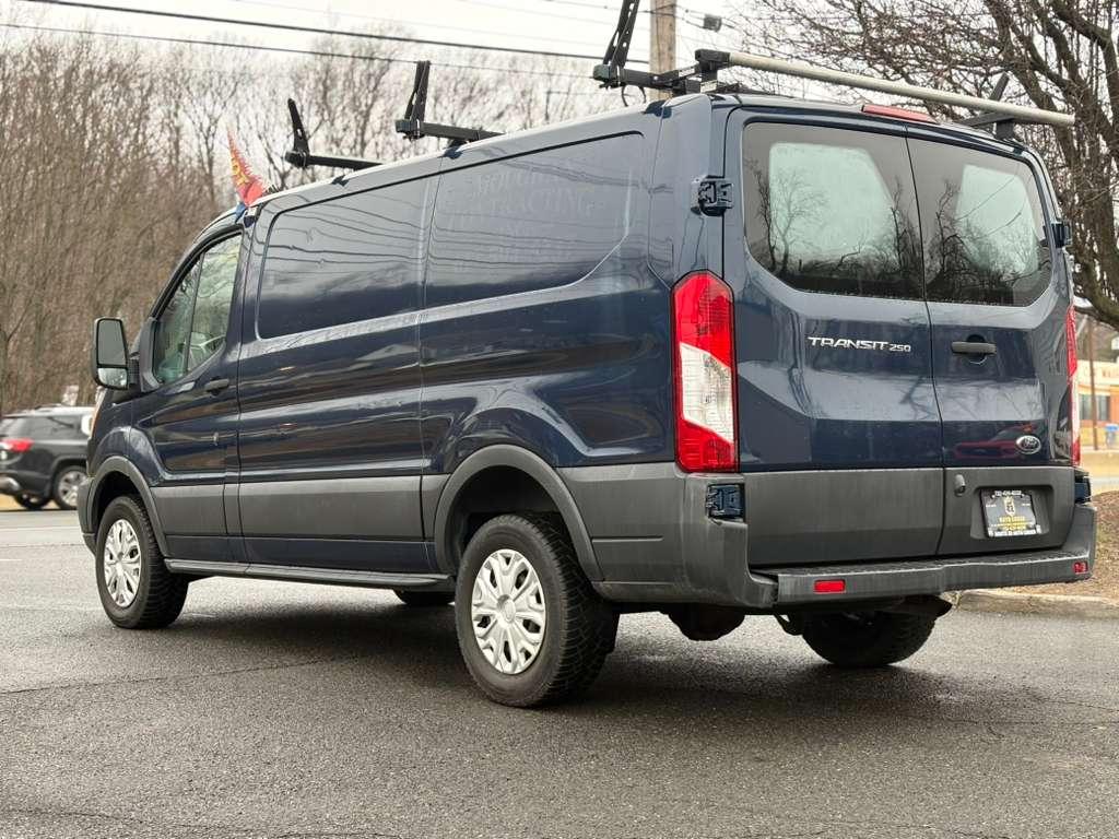 Ford Transit 250 Van Low Roof 60/40 Pass.130-in. WB 2017