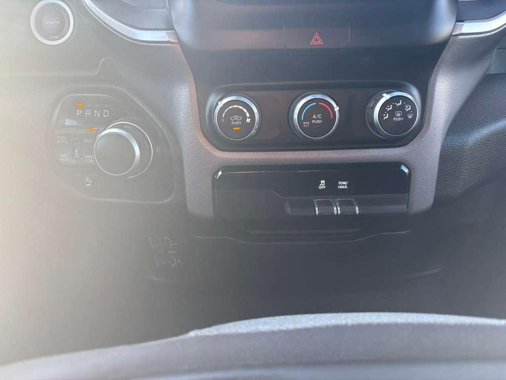 RAM 1500 Big Horn Quad Cab 4WD 2022