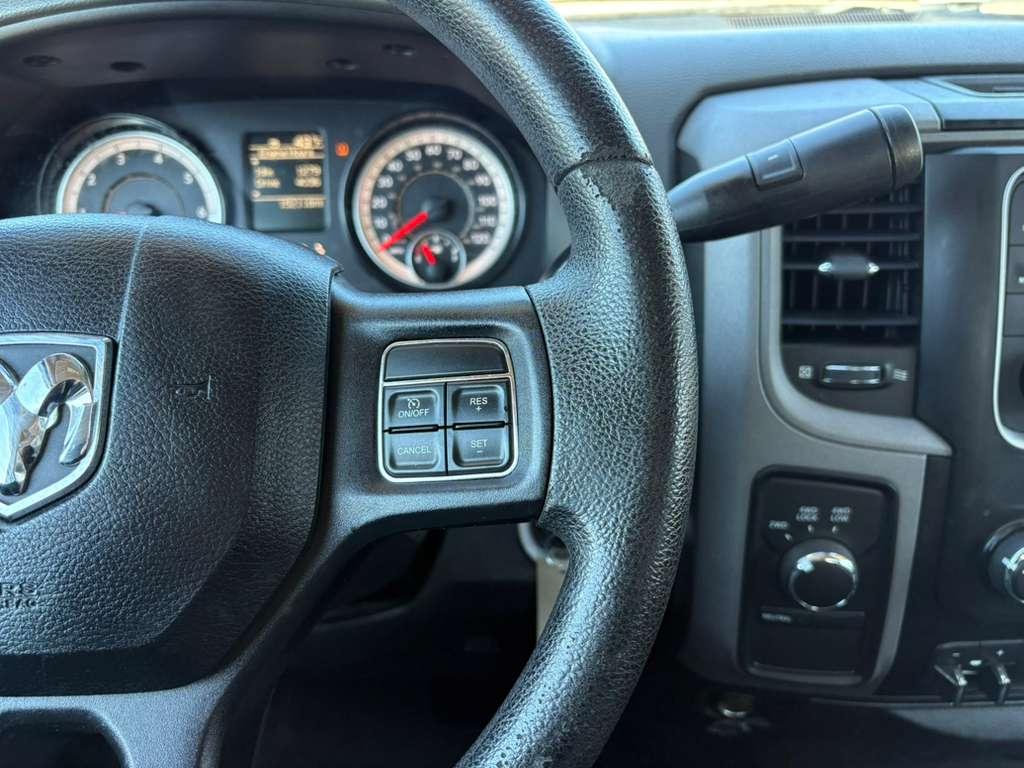 RAM 2500 Tradesman Crew Cab SWB 4WD 2016