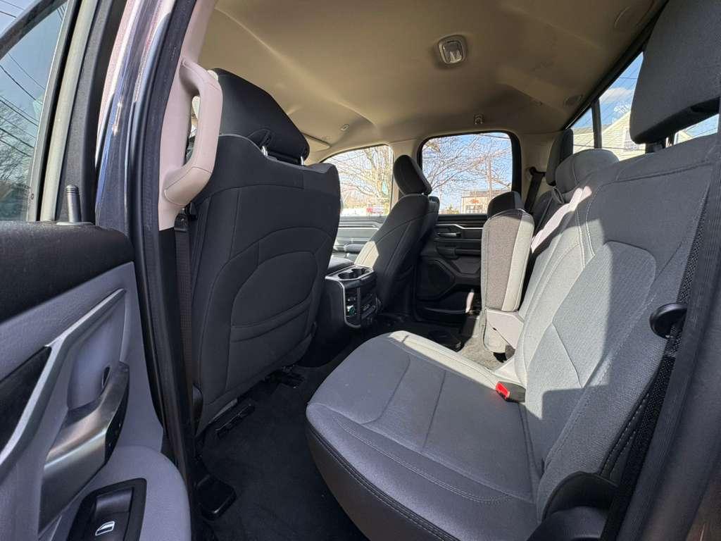 RAM 1500 Big Horn Quad Cab 4WD 2020