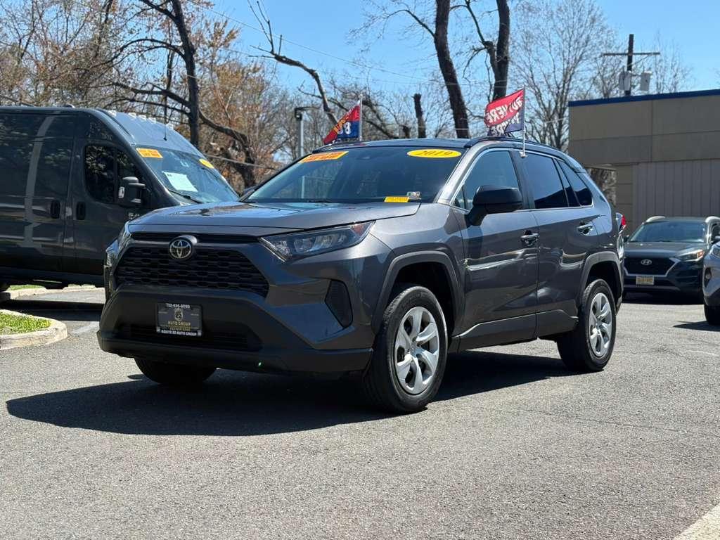 Toyota RAV4 LE AWD 2019