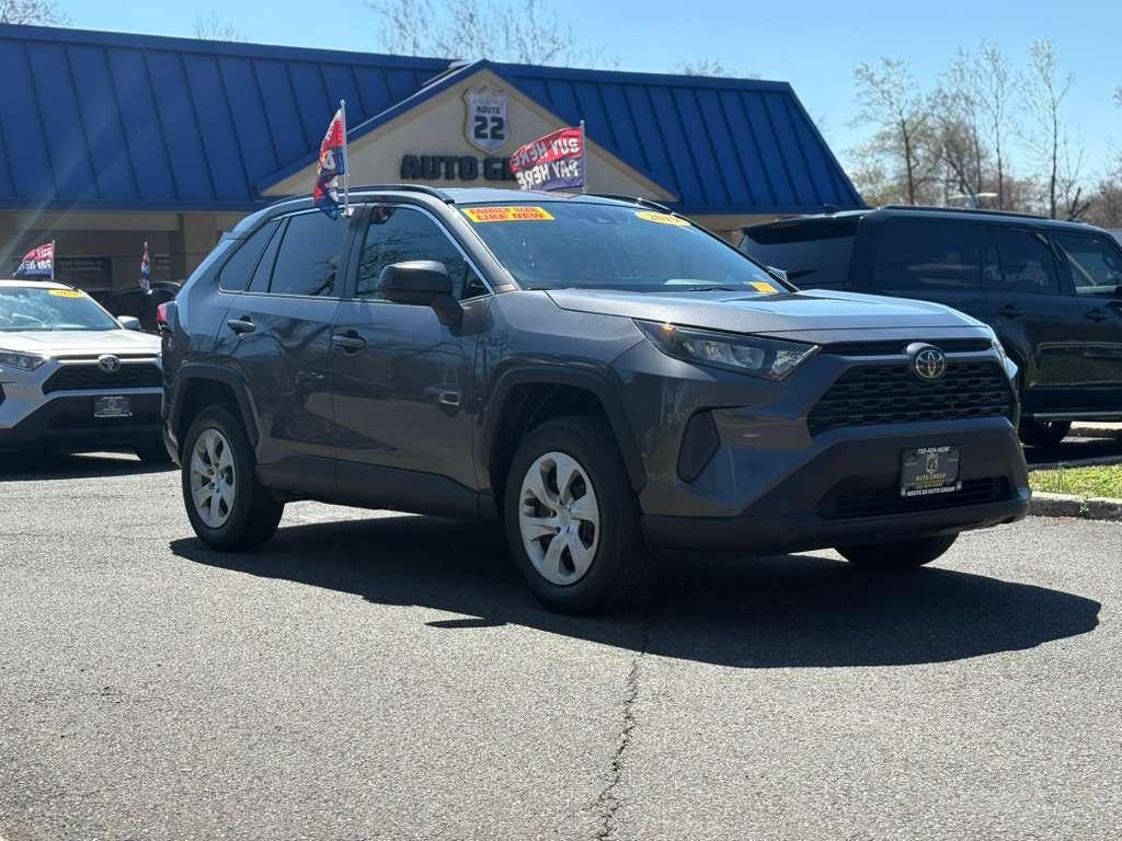 Toyota RAV4 LE AWD 2019