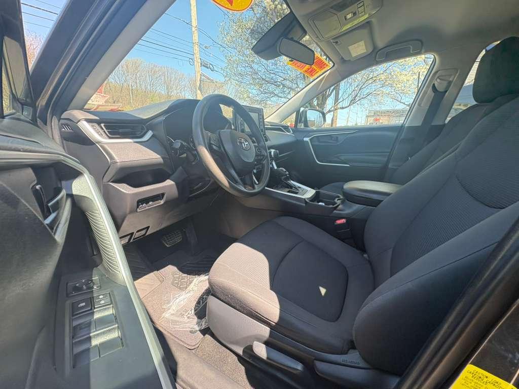 Toyota RAV4 LE AWD 2019